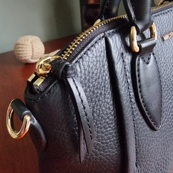 Michael Kors Sienna Medium Pebbled Leather Satchel Black w/ Gold-tone Hardware - Picture 6 of 14